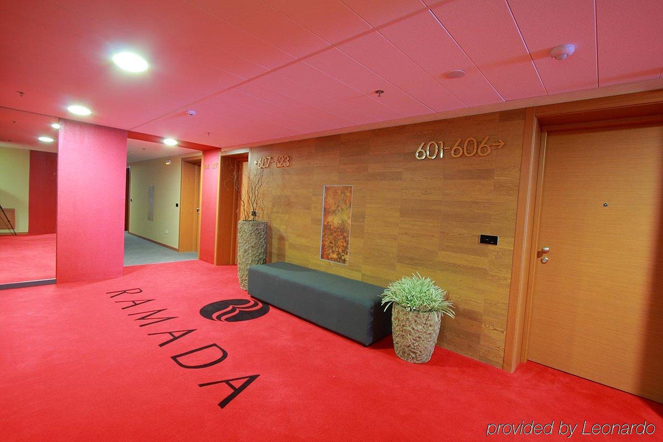 Ramada By Wyndham Oradea Hotel Interior photo